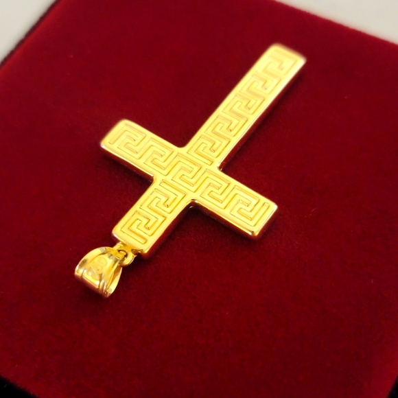 18k gold cross pendant